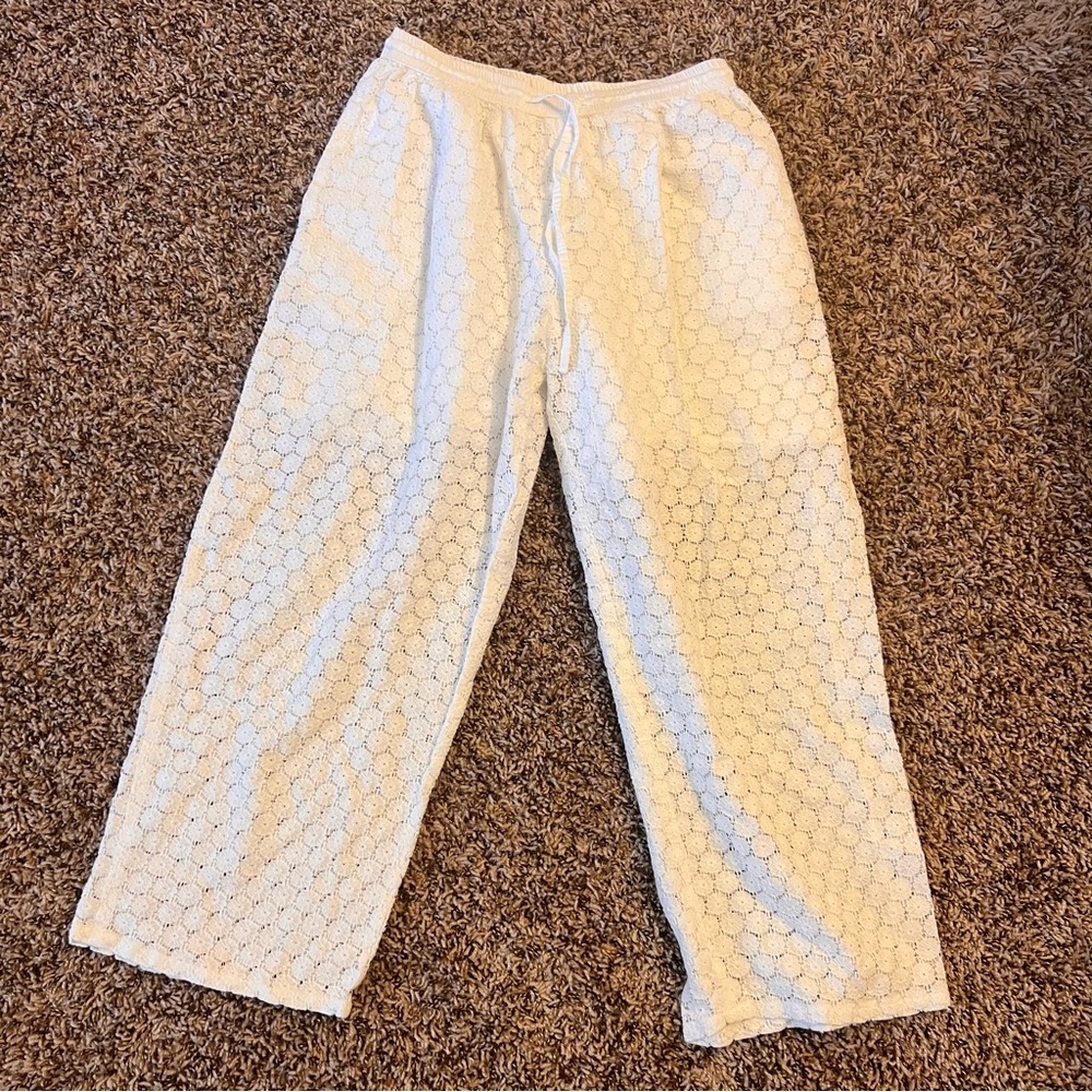 Crop White lace Sweatpants with Elastic Waistband
